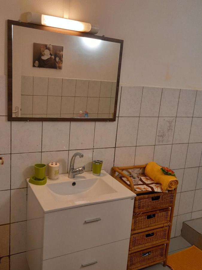 Bel Appartement - Proche Des Plages De Sainte Anne Екстериор снимка