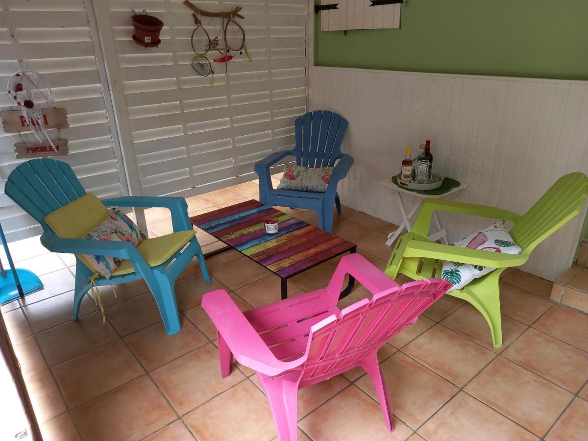 Bel Appartement - Proche Des Plages De Sainte Anne Екстериор снимка