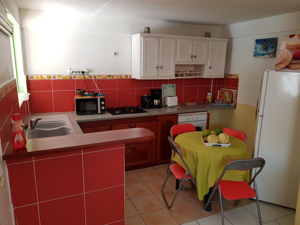 Bel Appartement - Proche Des Plages De Sainte Anne Екстериор снимка